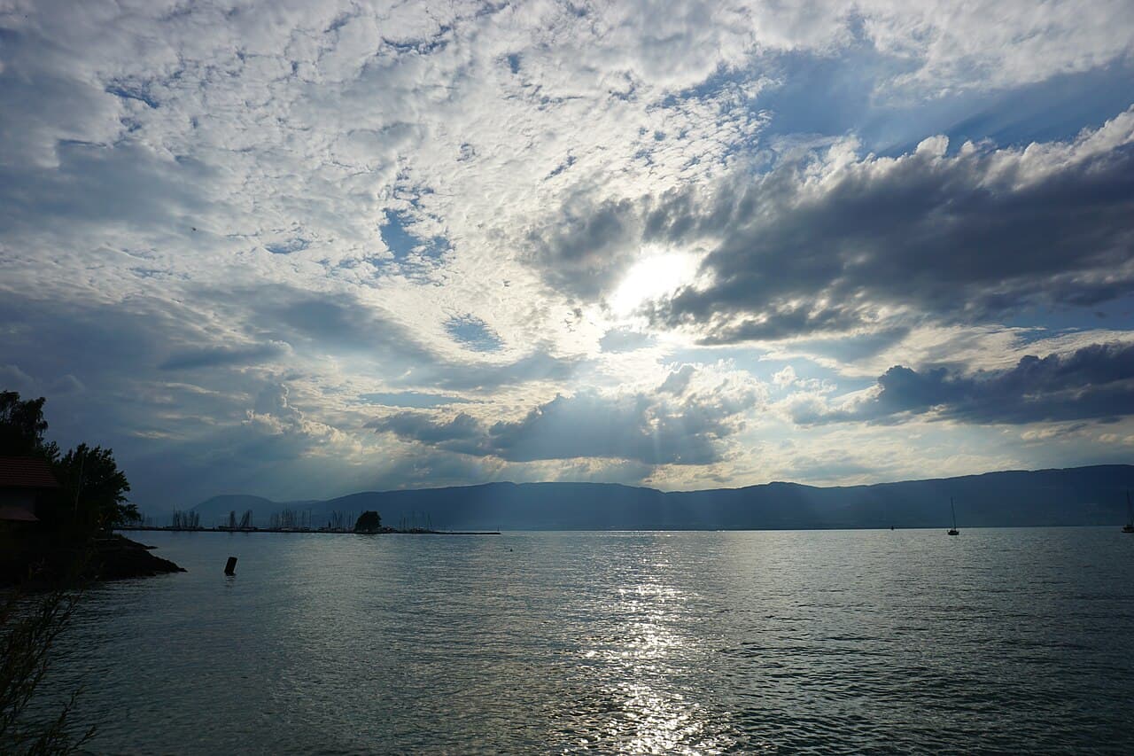 Le port de Portalban et le lac de Neuchâtel